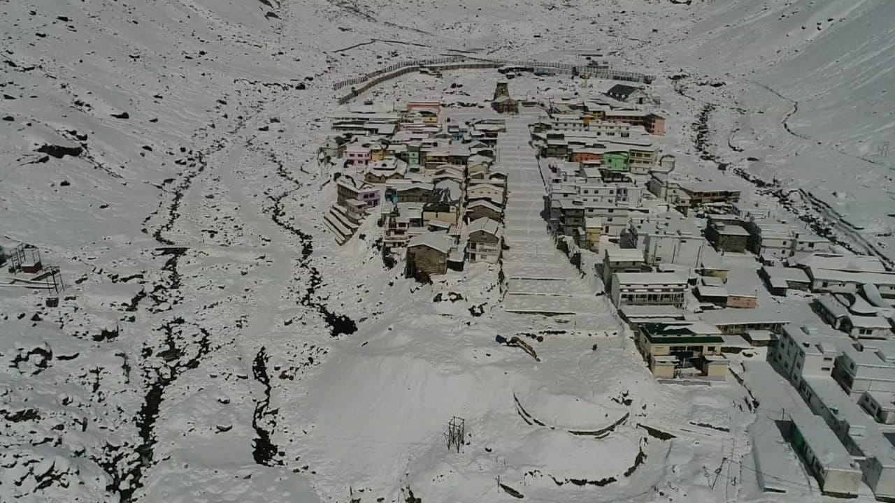 Heavy Snowfall in kedarnath and badrinath beautifull photos