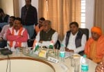 जिला पंचायत की बैठक में मौजूद सांसद, विधायक व अध्यक्ष।