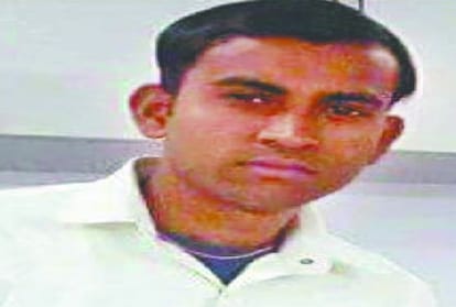 a young man attacked girl with a knife in delhi
