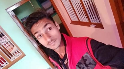  Boy take selfie before suicide on railway track and post on facebook