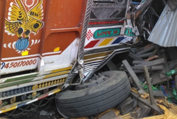 truck entered in the house, grandmother and grandson dead