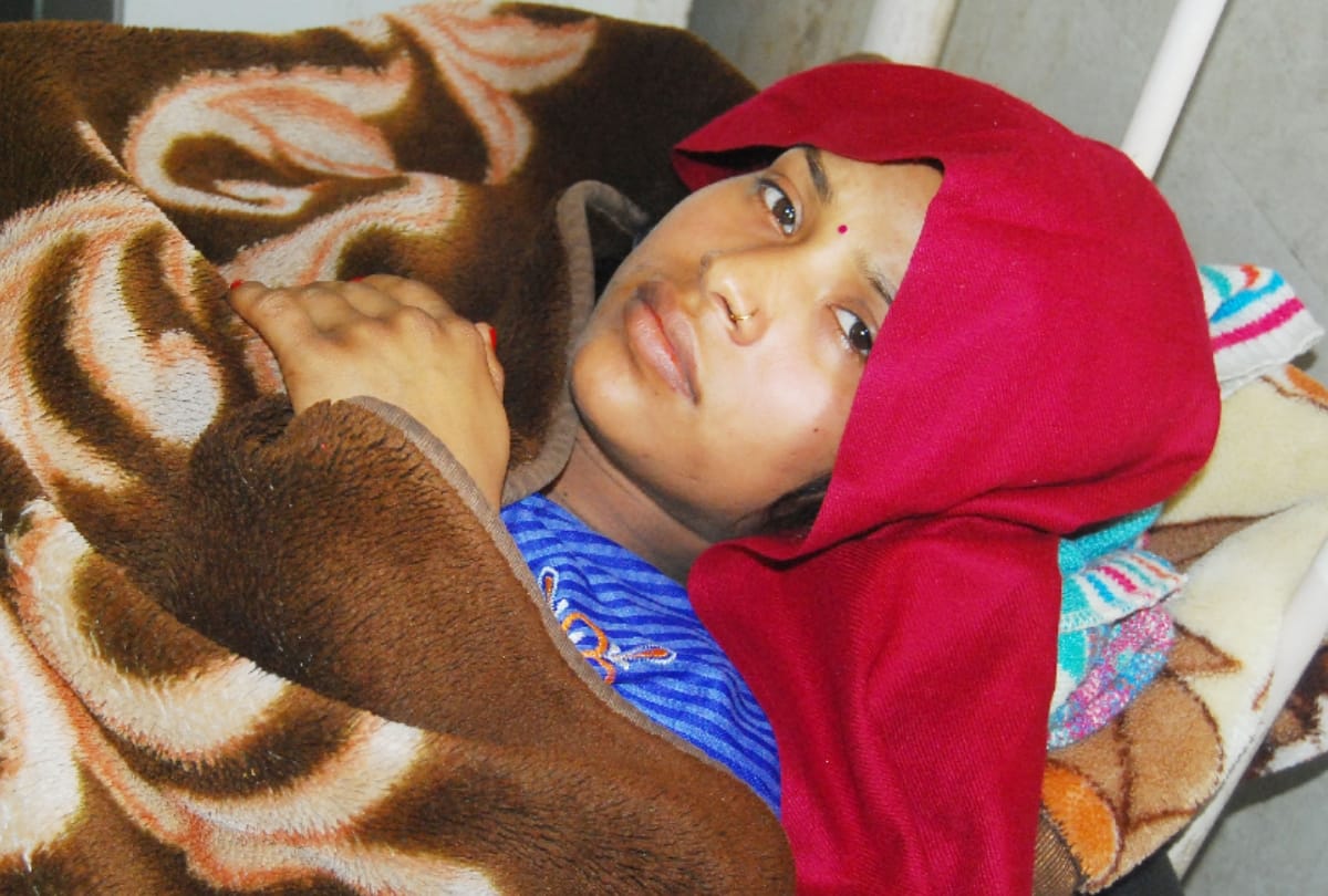 just after delivery baby falls in dustbin, bk hospital faridabad nurse negligence came in front