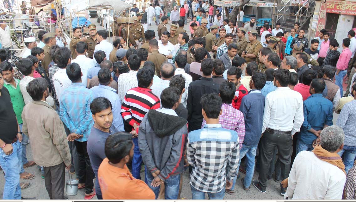 Businessmen gave 24 hours ultimatum to the Noida police