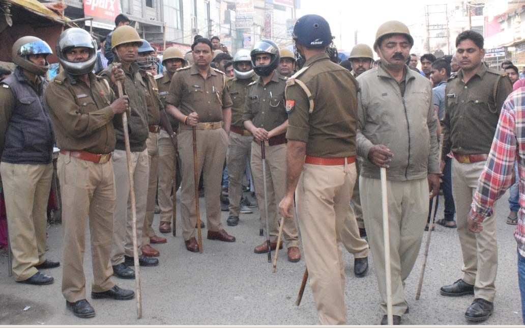 Businessmen gave 24 hours ultimatum to the Noida police