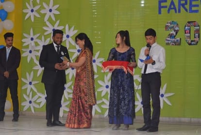 doon global school organised farewell party