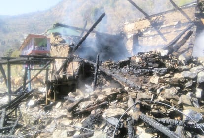 house on fire at kullu himachal