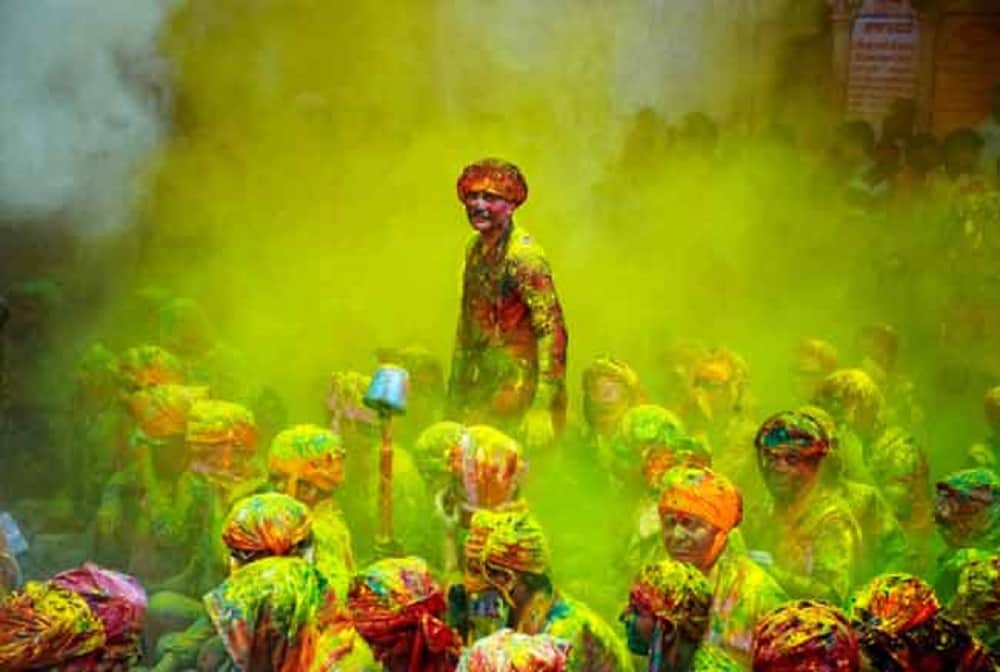 Bware to colours on Holi 2018