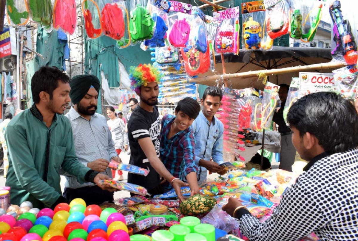 if you play holi with cheap colors, you can suffer from diseases like asthma 