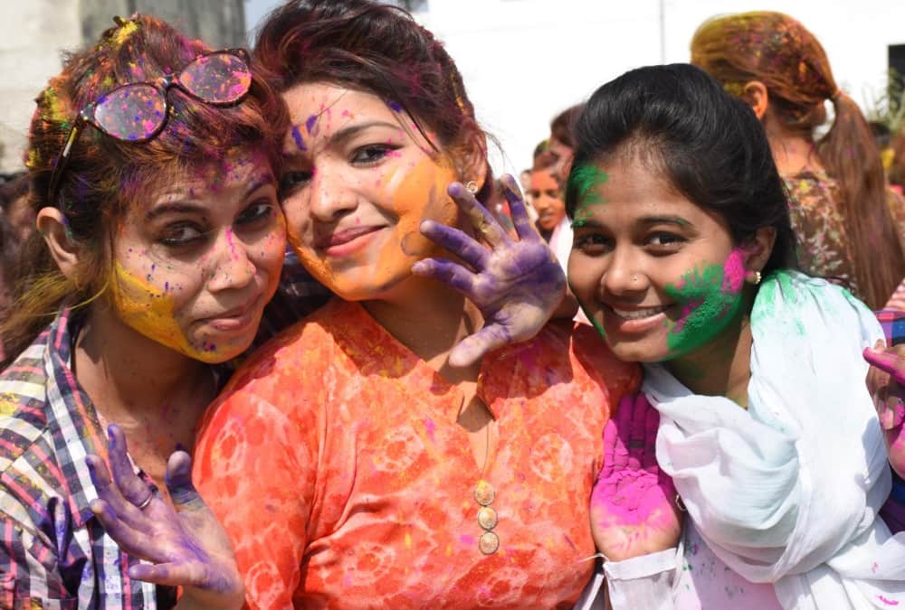 pics of holi celebration in lucknow.