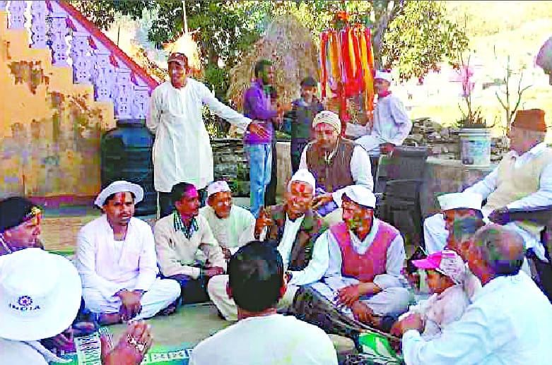 holi fever catches fire with cheer knot