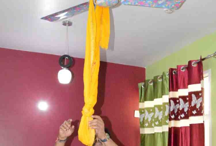chandigarh woman suicide attempt with 10 years old daughter