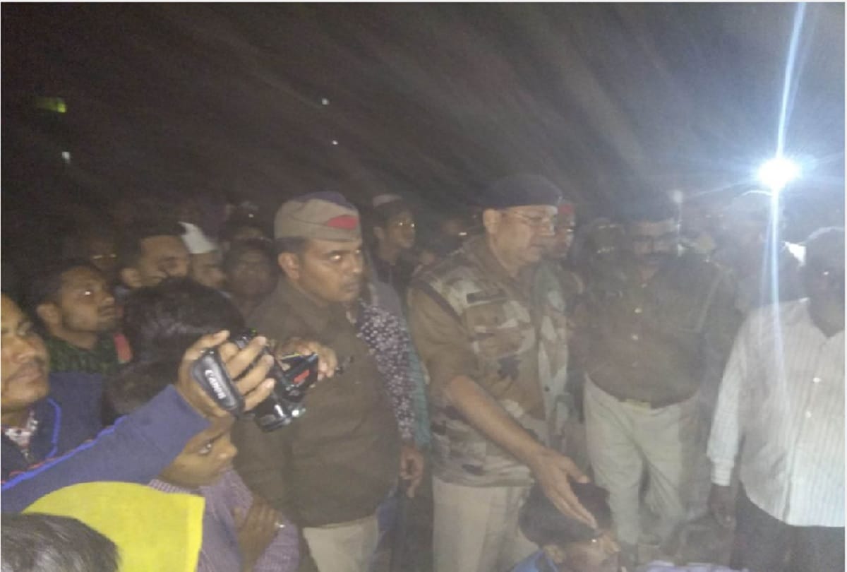 Six young man killed by train accident in Pilkhuwa of Uttar Pradesh