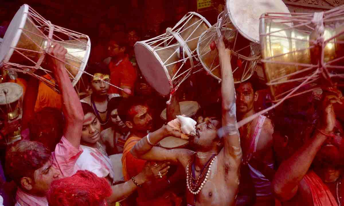 Rangbhari ekadashi celebration in kashi vishwanath temple 