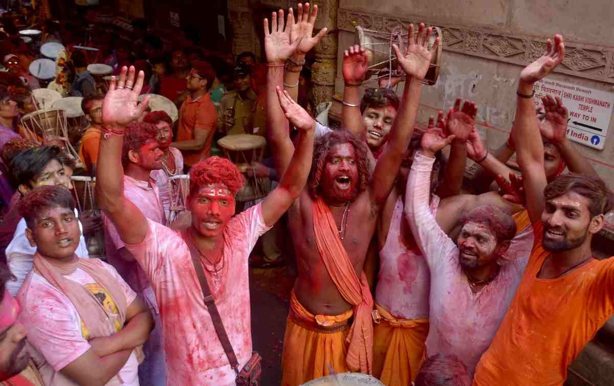 Rangbhari ekadashi celebration in kashi vishwanath temple 
