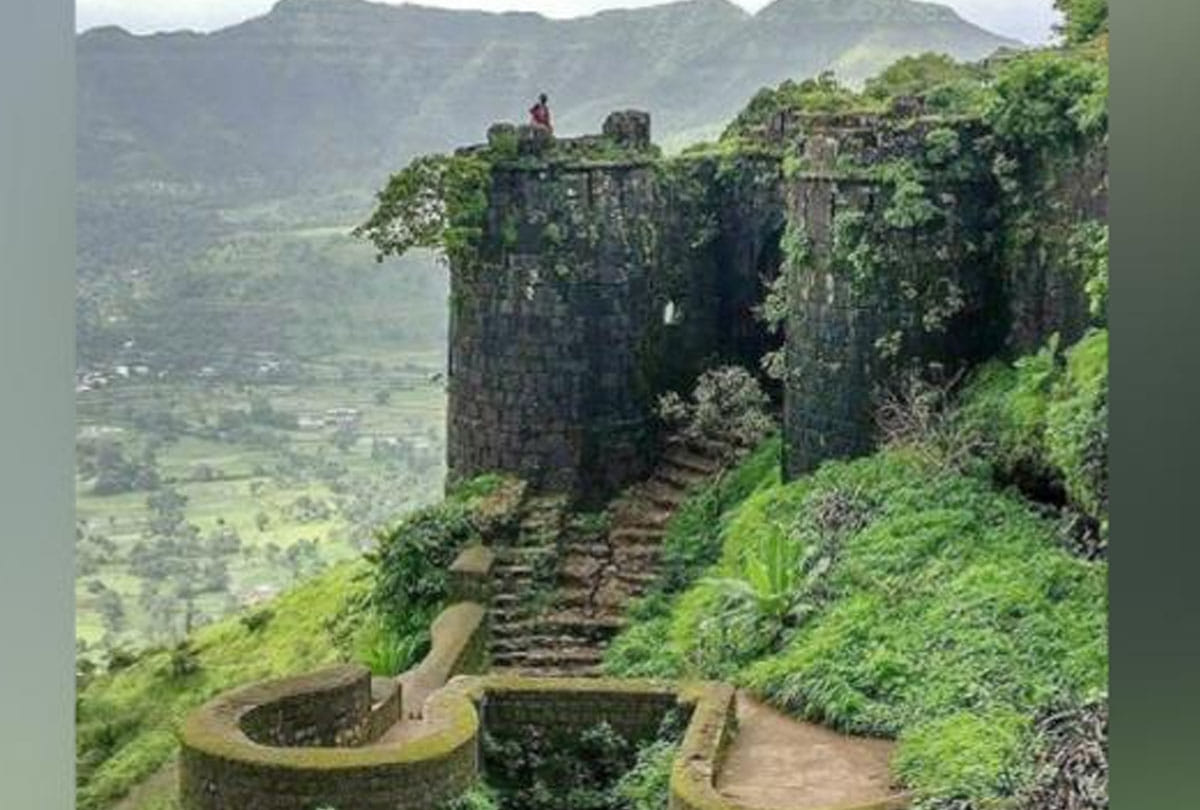 man arrested for hurting religious sentiments after sunbathing naked at sinhagad fort