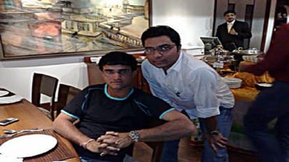 sourav ganguly break security circle to eat kabab in lahore