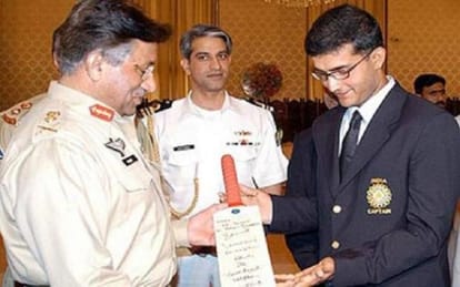 sourav ganguly break security circle to eat kabab in lahore