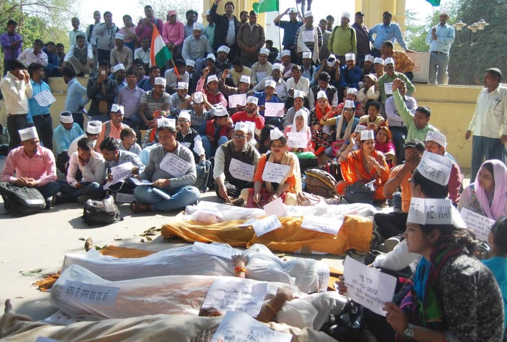 tet qualified applicants protest in lucknow.