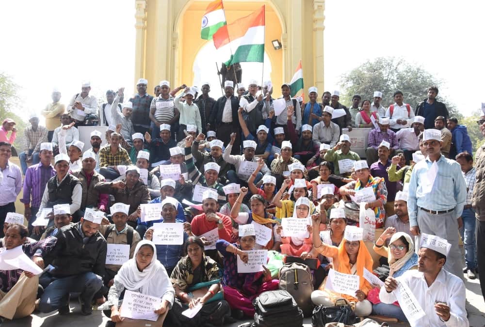 tet qualified applicants protest in lucknow.