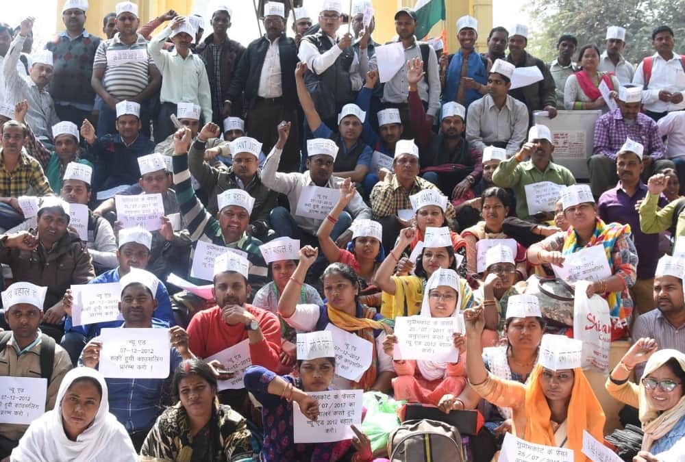 tet qualified applicants protest in lucknow.