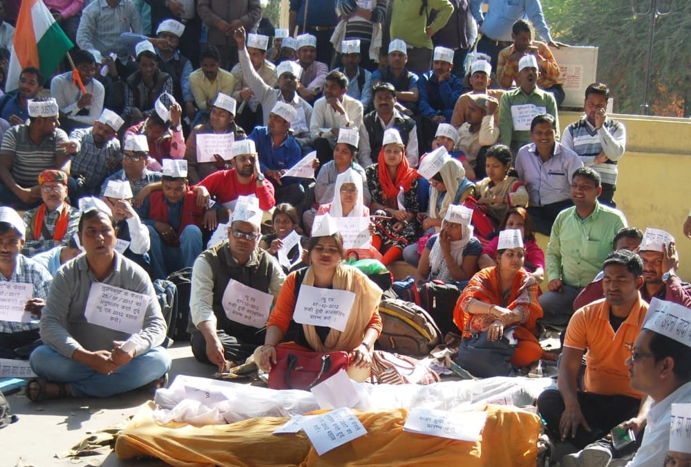 a inquiry is setup for lathi charge on tet an b.ed candidates