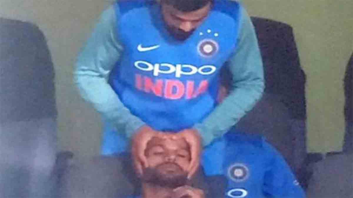 virat kohli give head massage to shikhar dhawan in third t20i against south africa