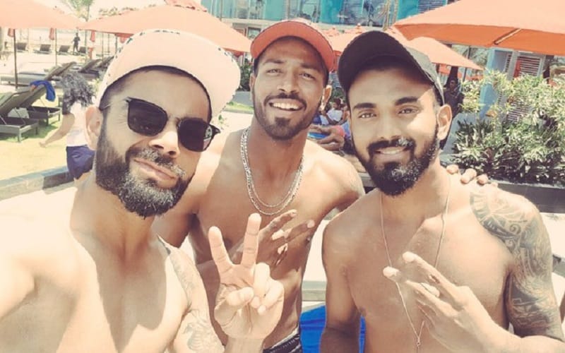 Imran Tahir shows eight pack abs during Pakistan Super League match