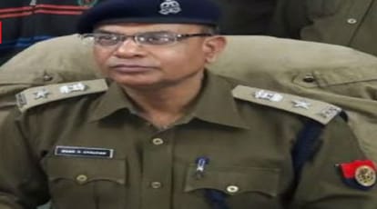 Encounter in UP, police officers shot three crooks