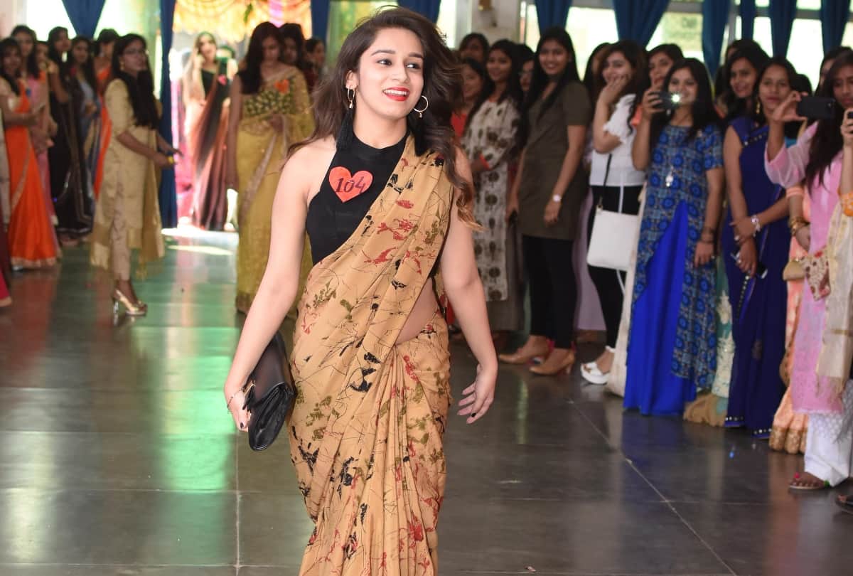 mariyam abbas selected miss awadh crown in the farewell party