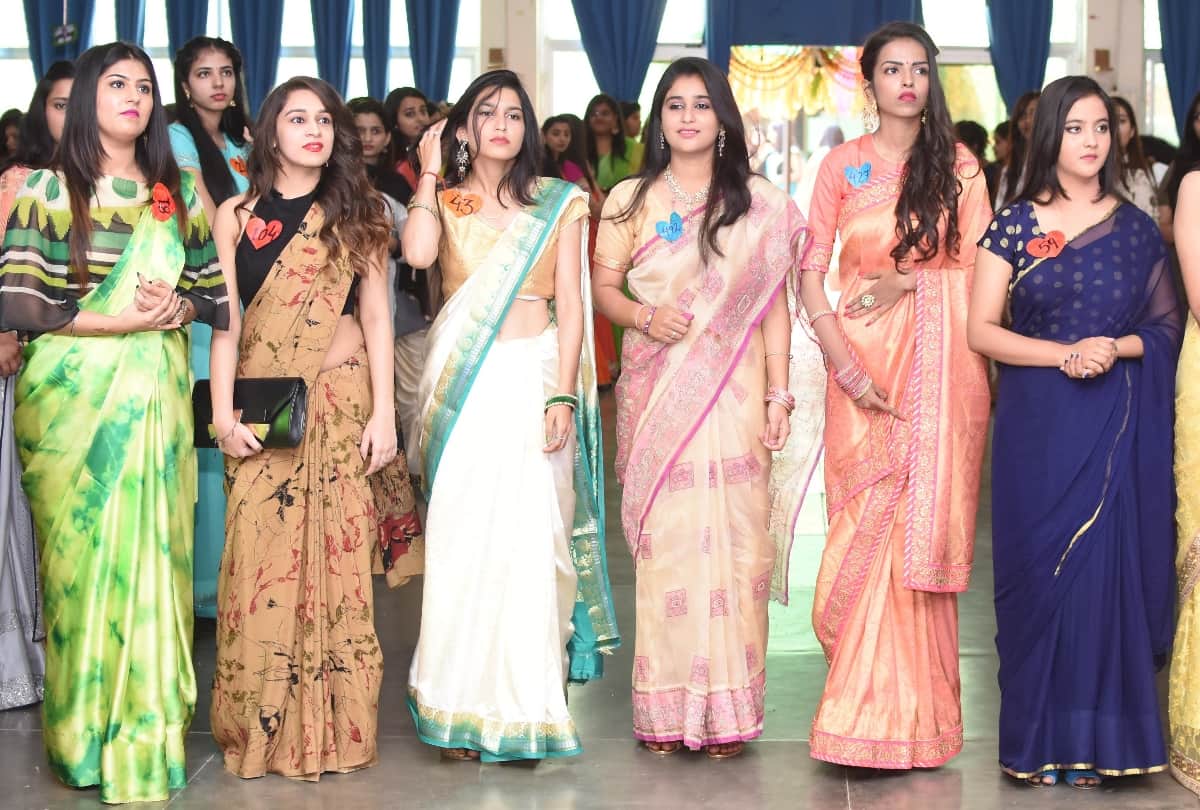 mariyam abbas selected miss awadh crown in the farewell party