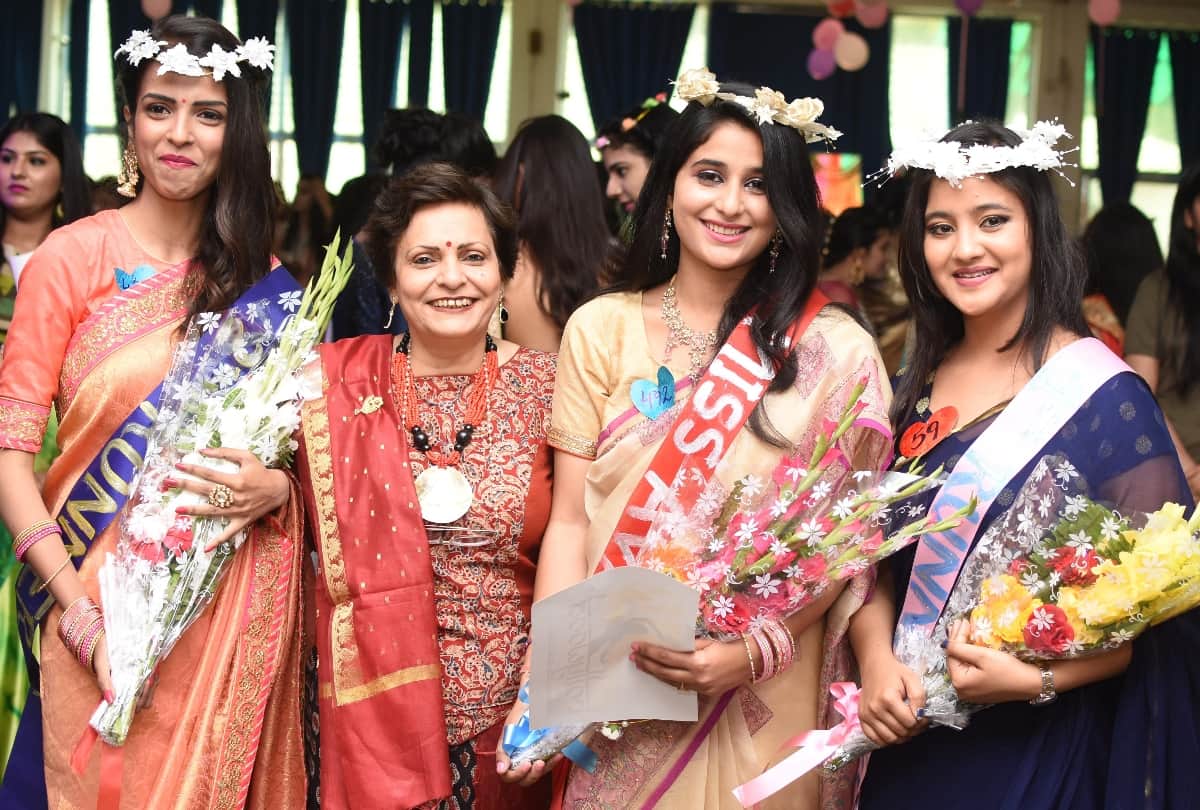 mariyam abbas selected miss awadh crown in the farewell party