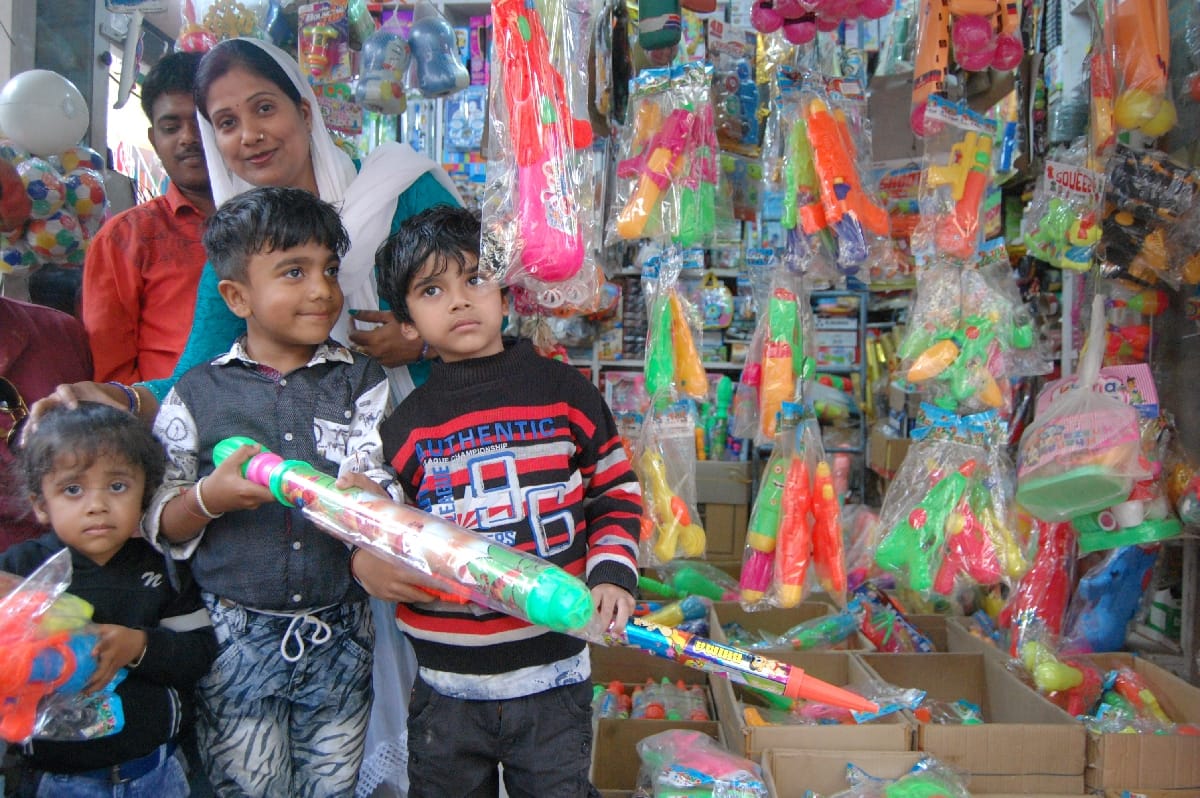 Holi rises in markets on Holi
