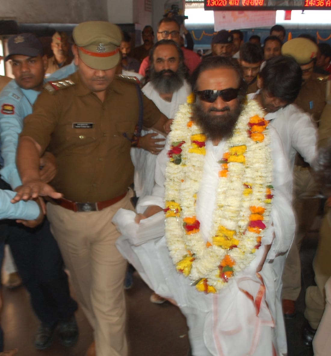Corruption to End India To Keep India a World Guru: Sri Sri Ravishankar