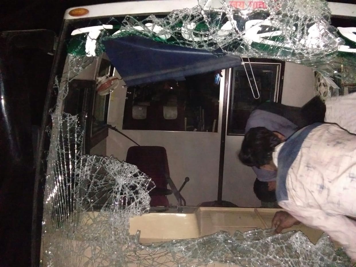 bihar: 11 children were injured after a bus rammed into the building in Samastipur 
