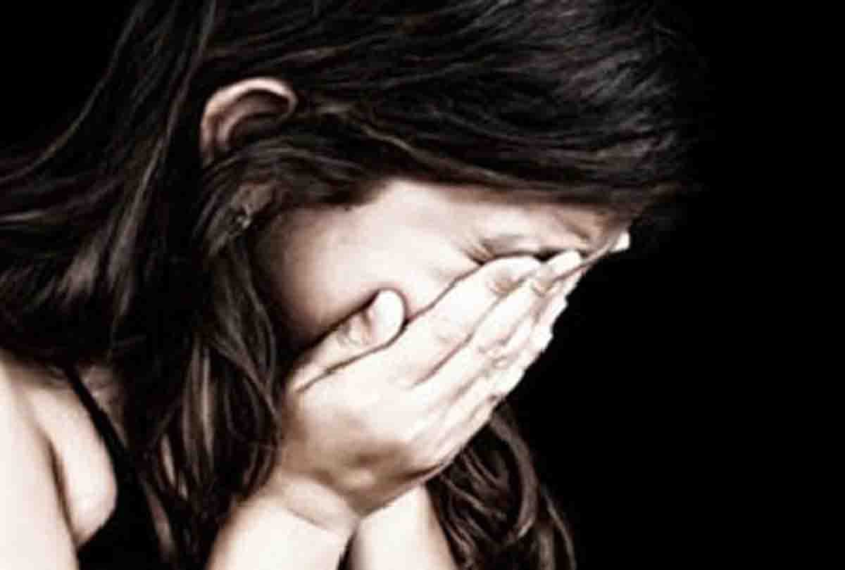 8th class student raped in up