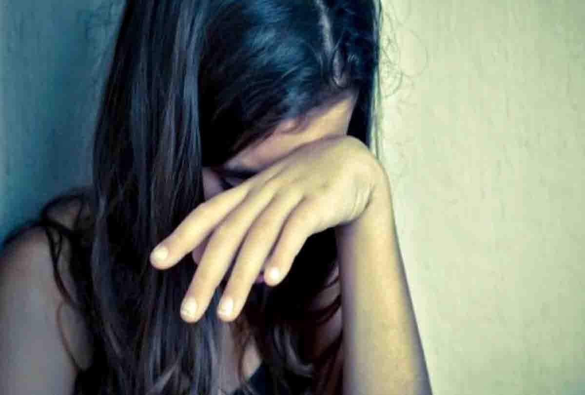 8th class student raped in up
