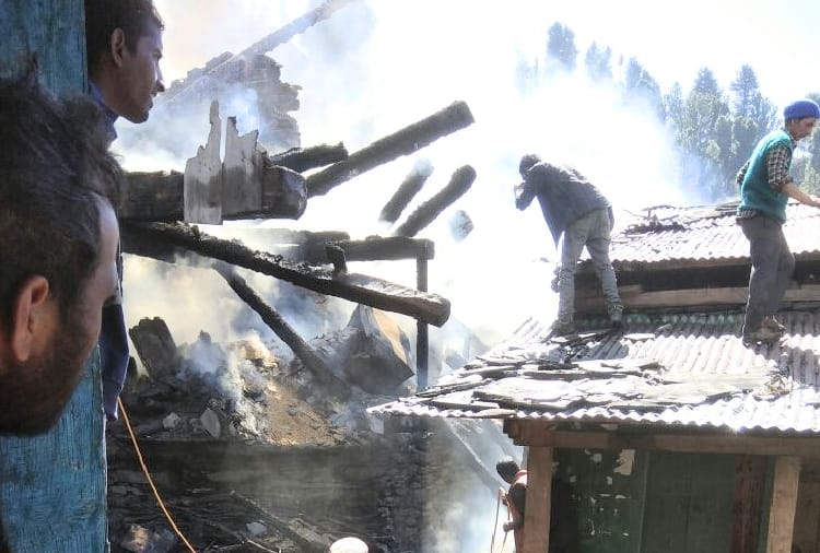 three houses gutted in a major fire at kullu himachal