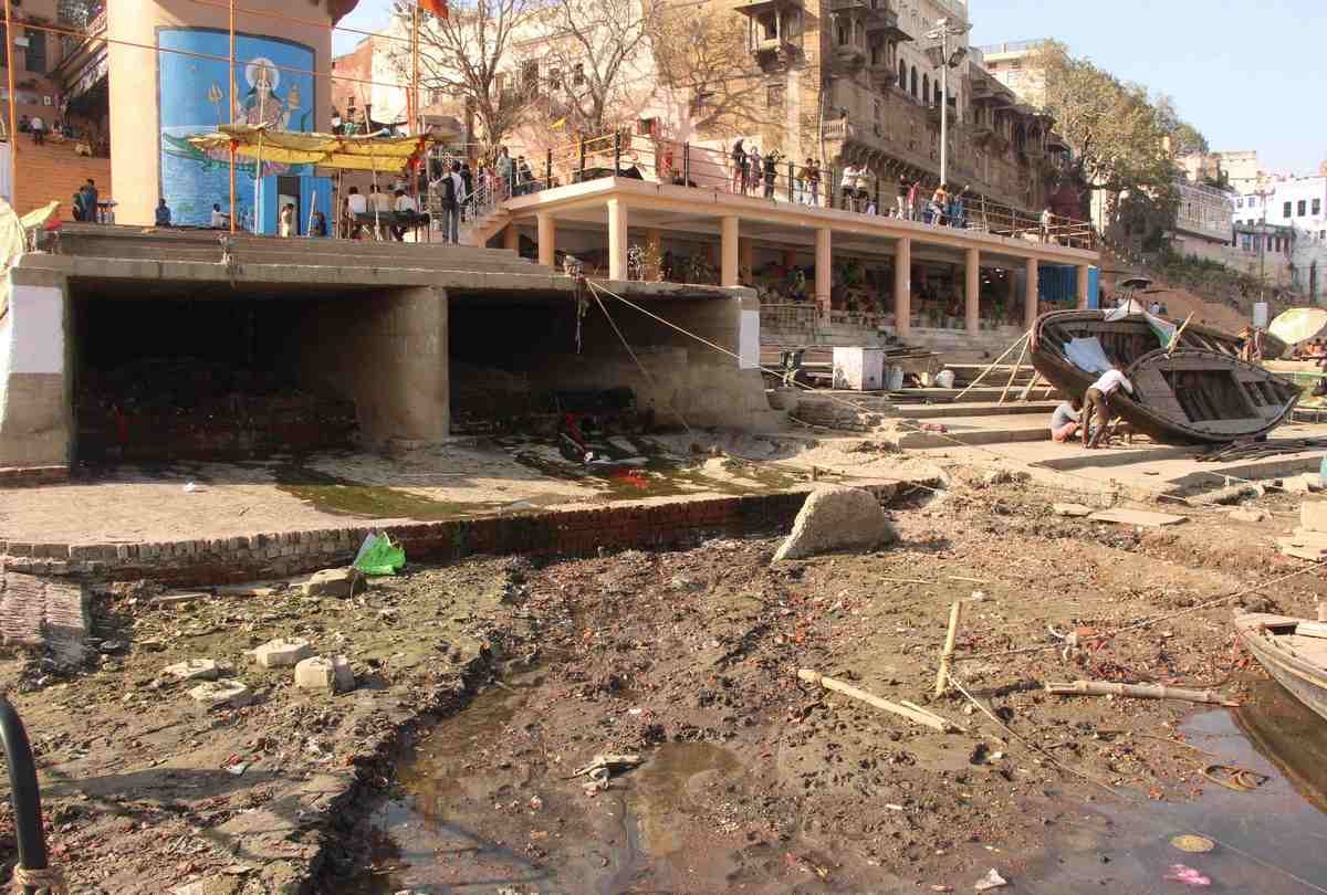 varanasi Dashashwamedh Ghat where aarti is world famous ganga jal is vey bad