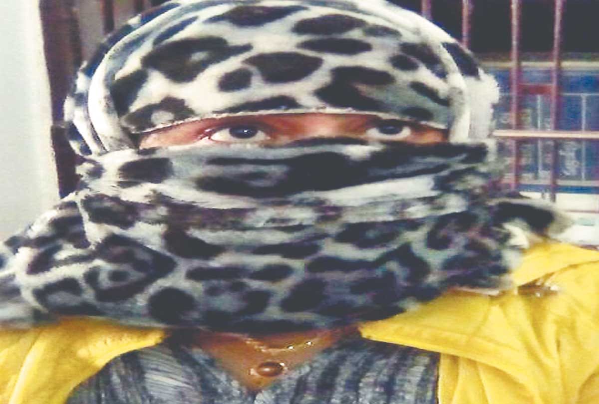 girl arrested with gun in kanpur