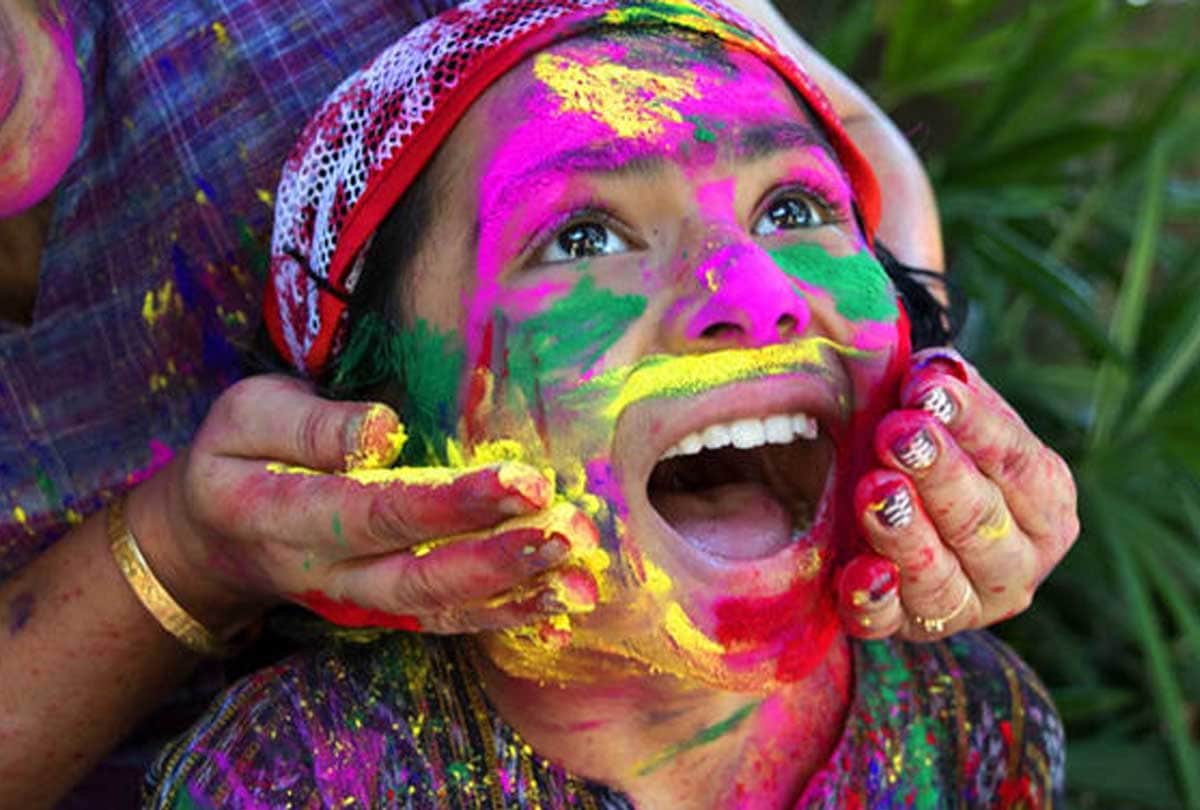 happy holi 2018, play colors according to zodiac