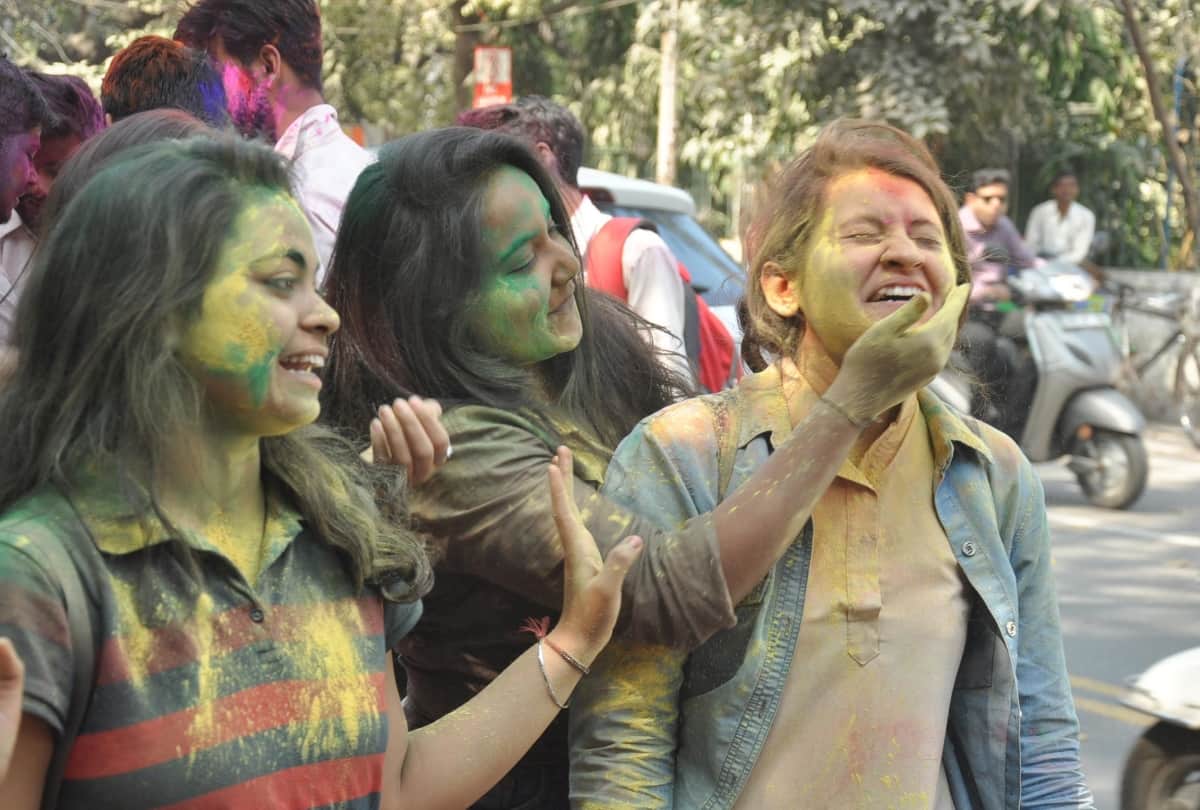 happy holi celebration 2018 in schools and colleges of lucknow