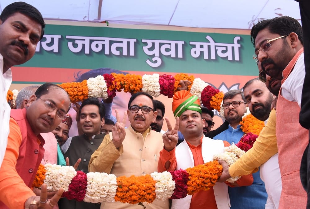 SP and BSP looted uttar pradesh says bjp uttar pradesh chief.