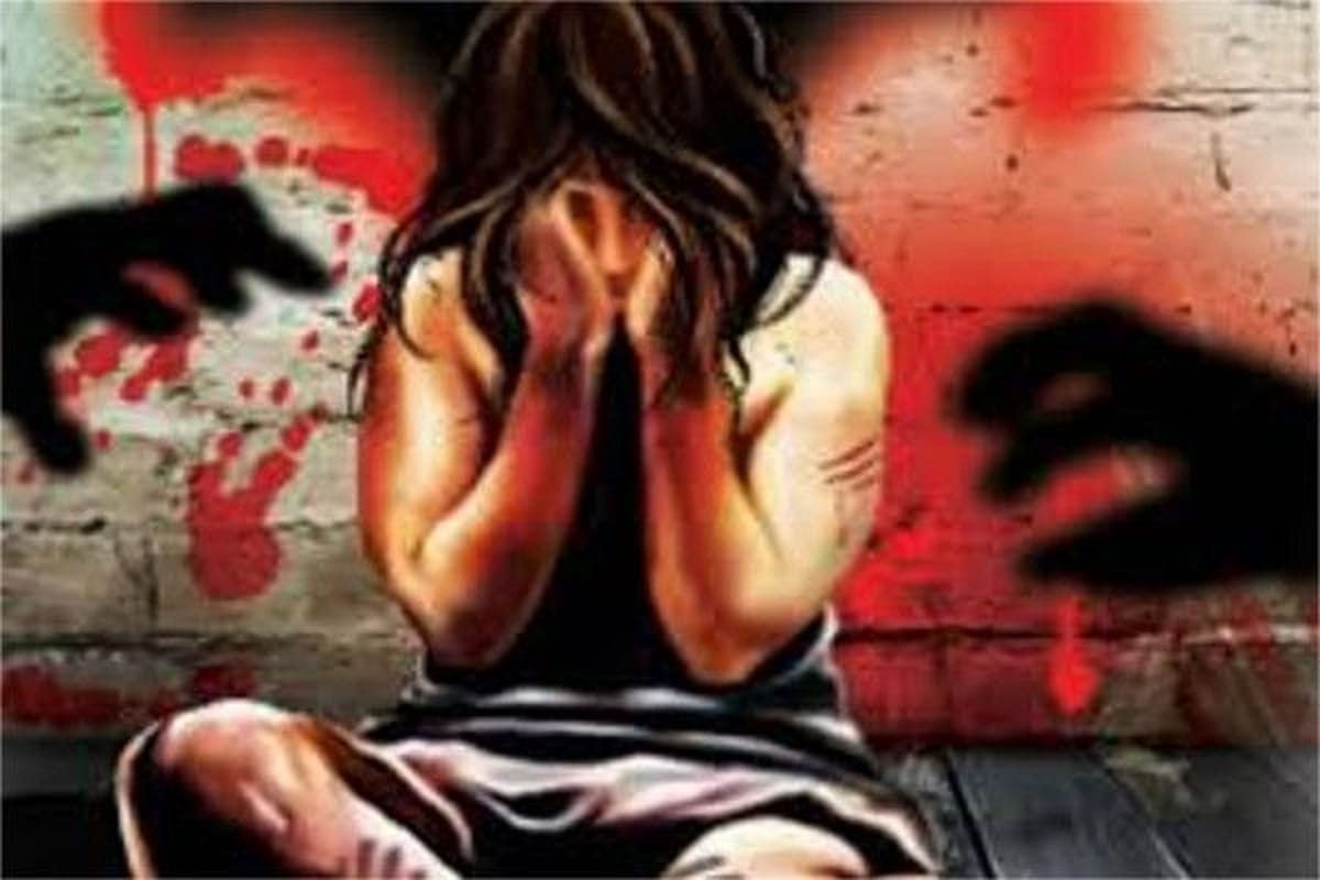 girl found in bad condition in front of a mosque 