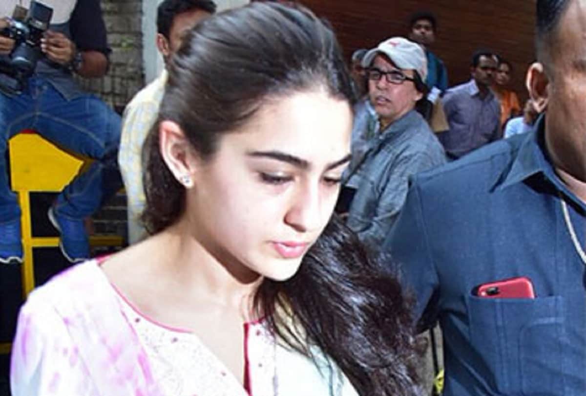 sridevi well wishers arrive at anil kapoor house latest pictures
