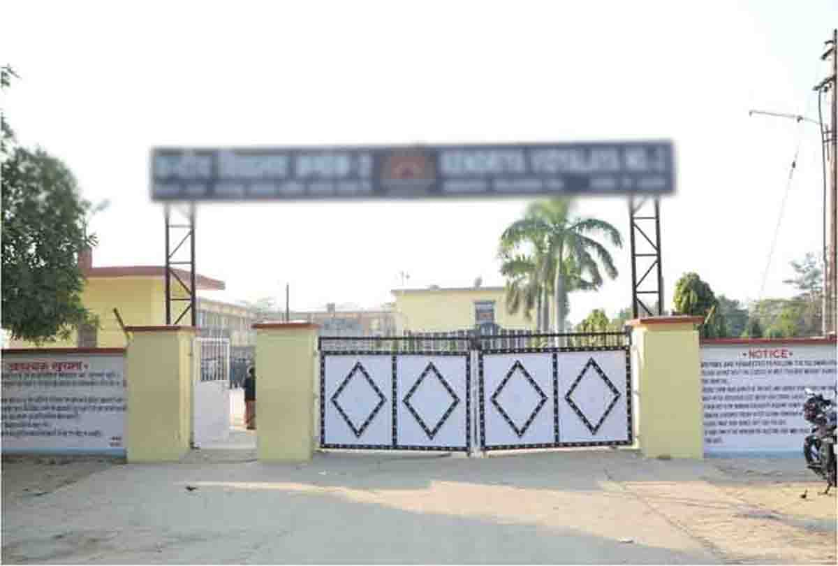 8th class student raped in up