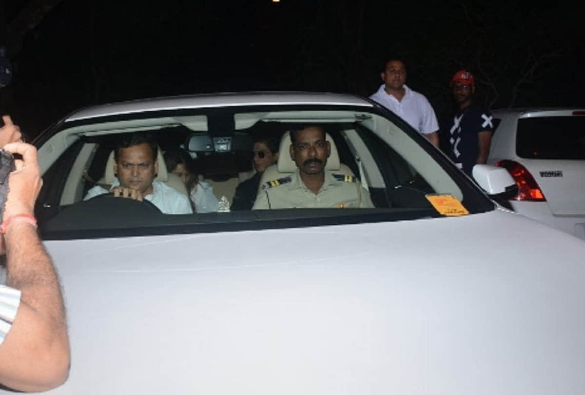sridevi well wishers arrive at anil kapoor house latest pictures