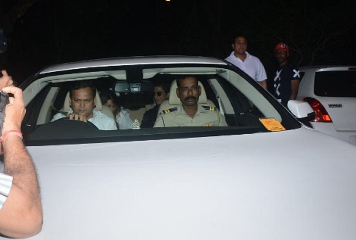 sridevi well wishers arrive at anil kapoor house latest pictures