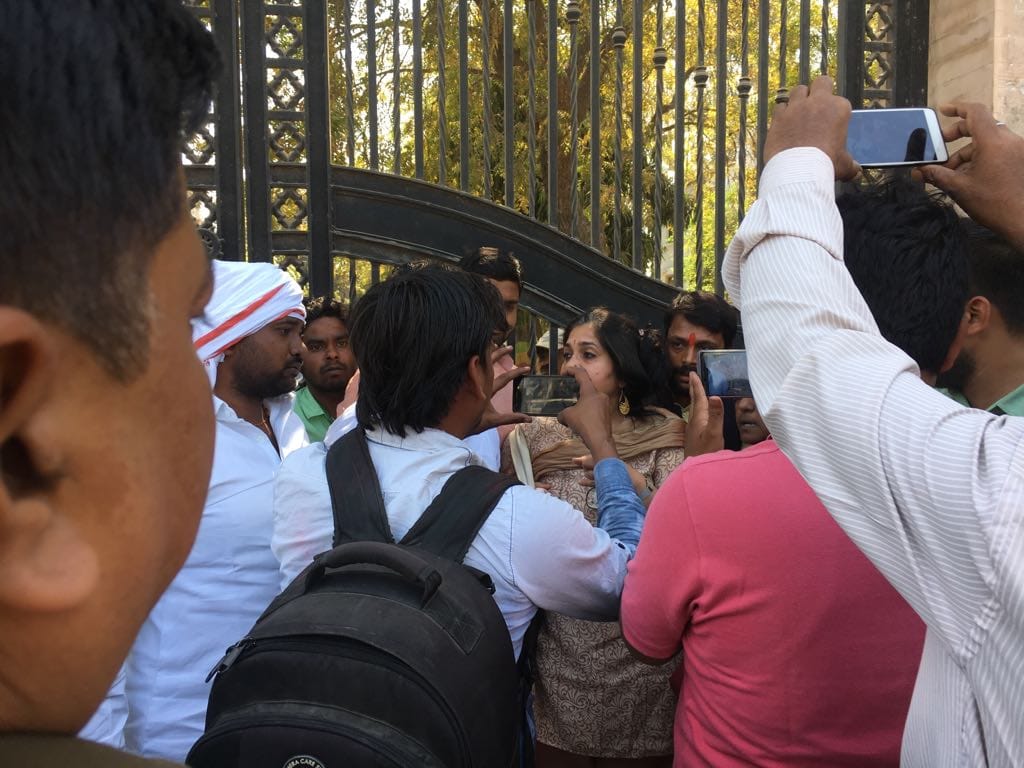 heavy protest on the name of teesta setalvad in kashi vidyapith