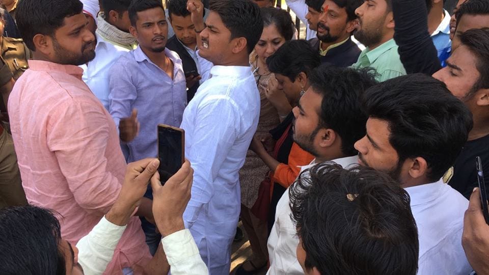 heavy protest on the name of teesta setalvad in kashi vidyapith