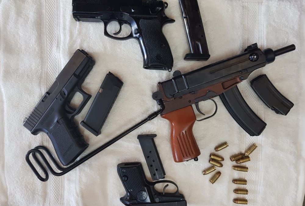 samajwadi party former mla and five arrested for weapon smuggling.